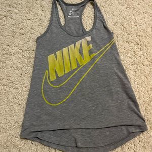 Nike loos fit tank small